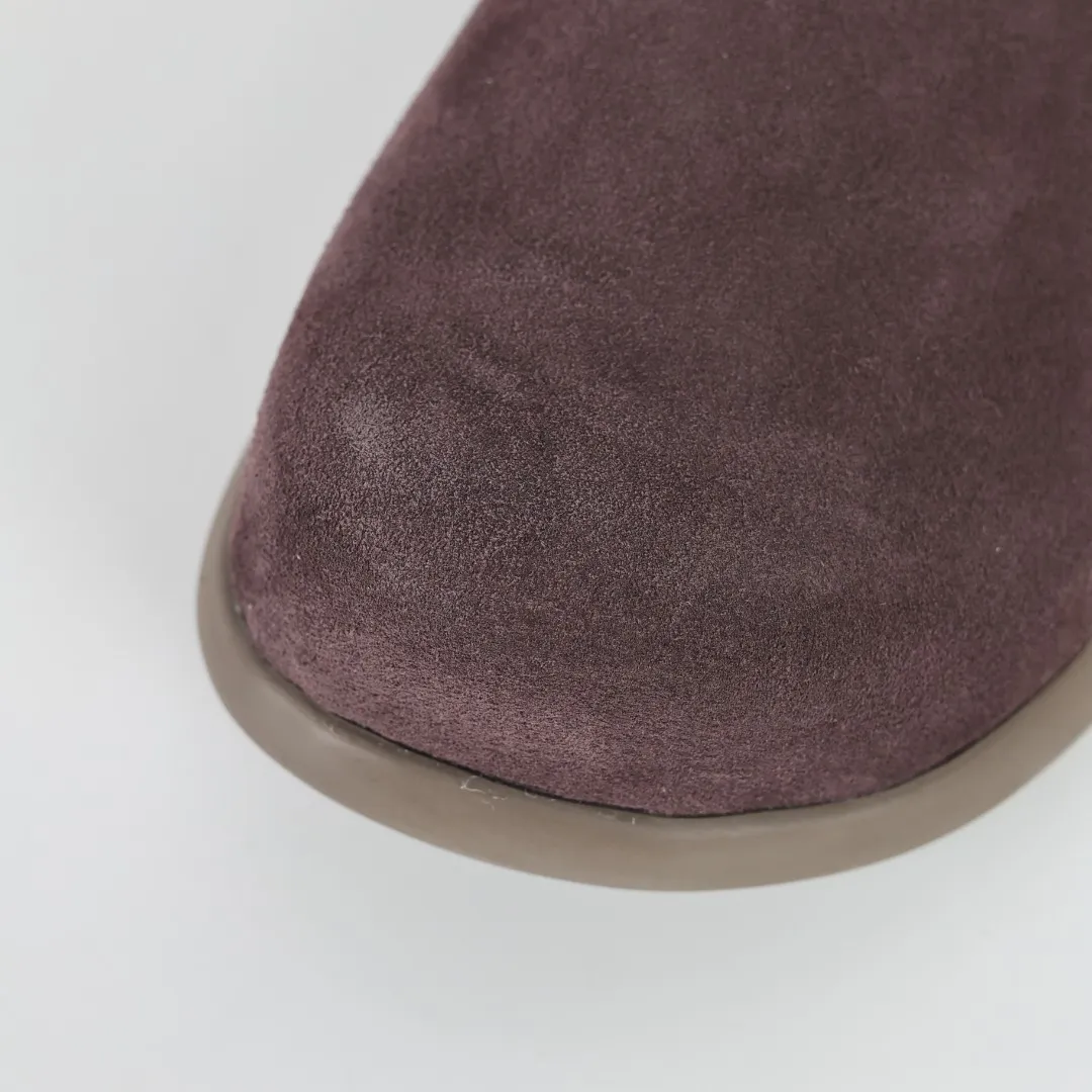 Pick up locally💰560 Core recommendation Good price Independently developed original outsole and cashmere insole to keep you warm in winter and suitable for home use. In the new year, uug launched a style series, which is partially geared towards the preferences of young consumers and has also moved to the forefront of fashion trends. Shoe body material Water-repellent coated suede upper 17 mm UGGPURE™ implanted wool insole Lightweight non-slip comfortable rubber outsole With brand LOGO trademark Comes with a full set of packaging Size: 35 36 37 38 39 40 41 42 43 44